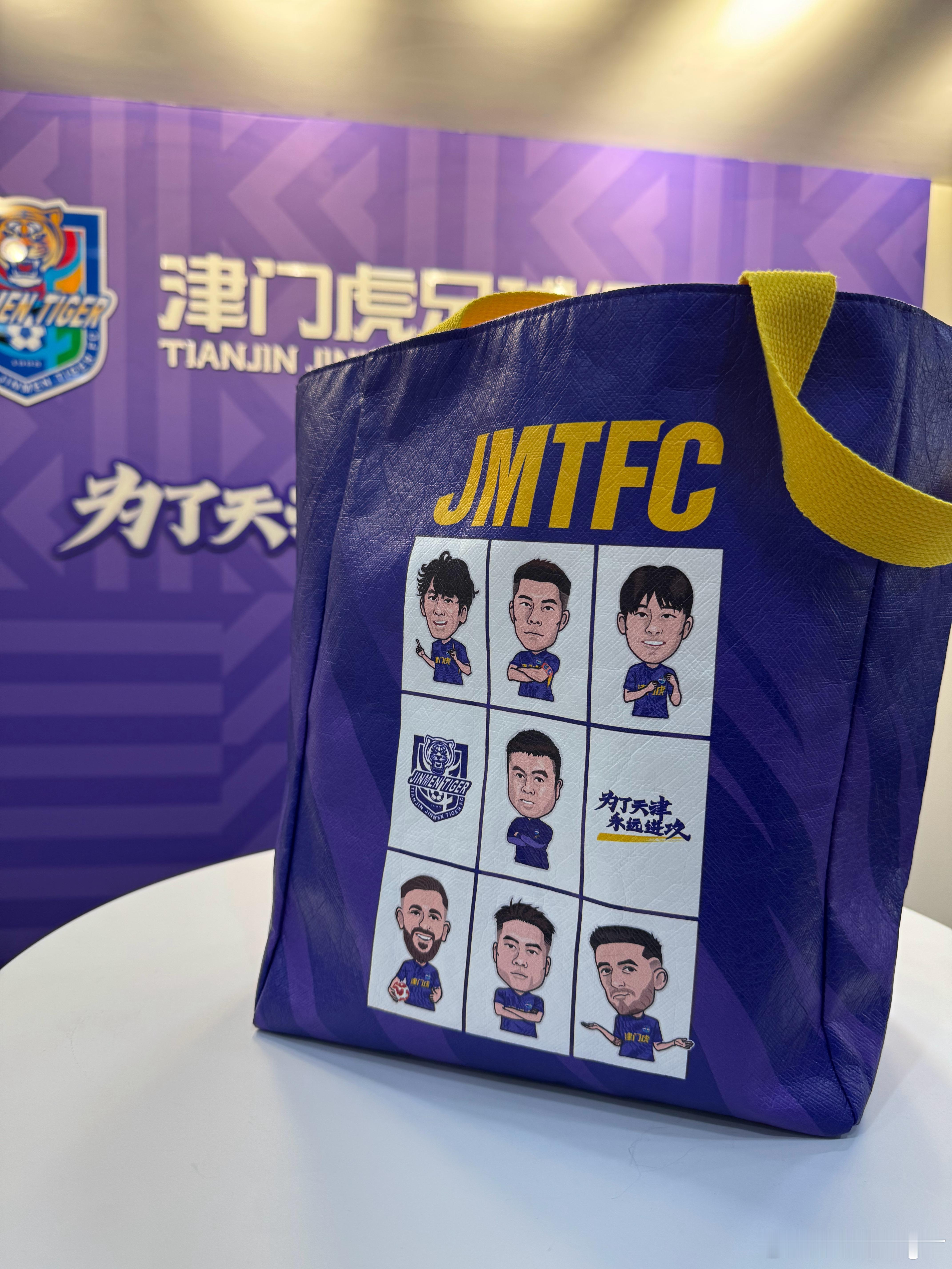 提醒一下，今天老甲A见面会现场销售不提供袋子，大家需要自己准备容器，尤其是想买签