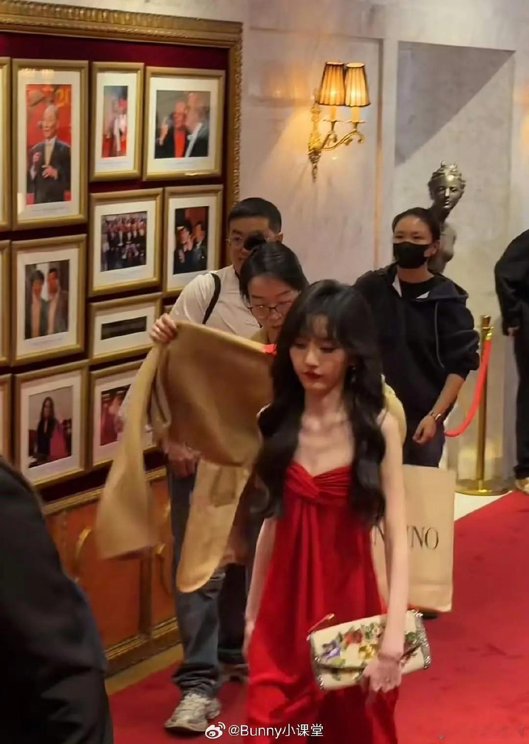 感觉宋祖儿已经瘦出了新高度 