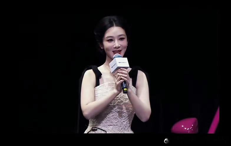 杨紫线下活动生图状态你们觉得怎么样？ 