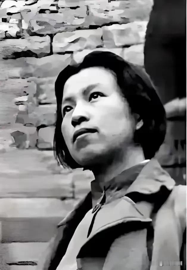 向往那颗耀眼的星！
 从繁华的上海奔赴革命圣地延安，是当时很多进步青年的选择！