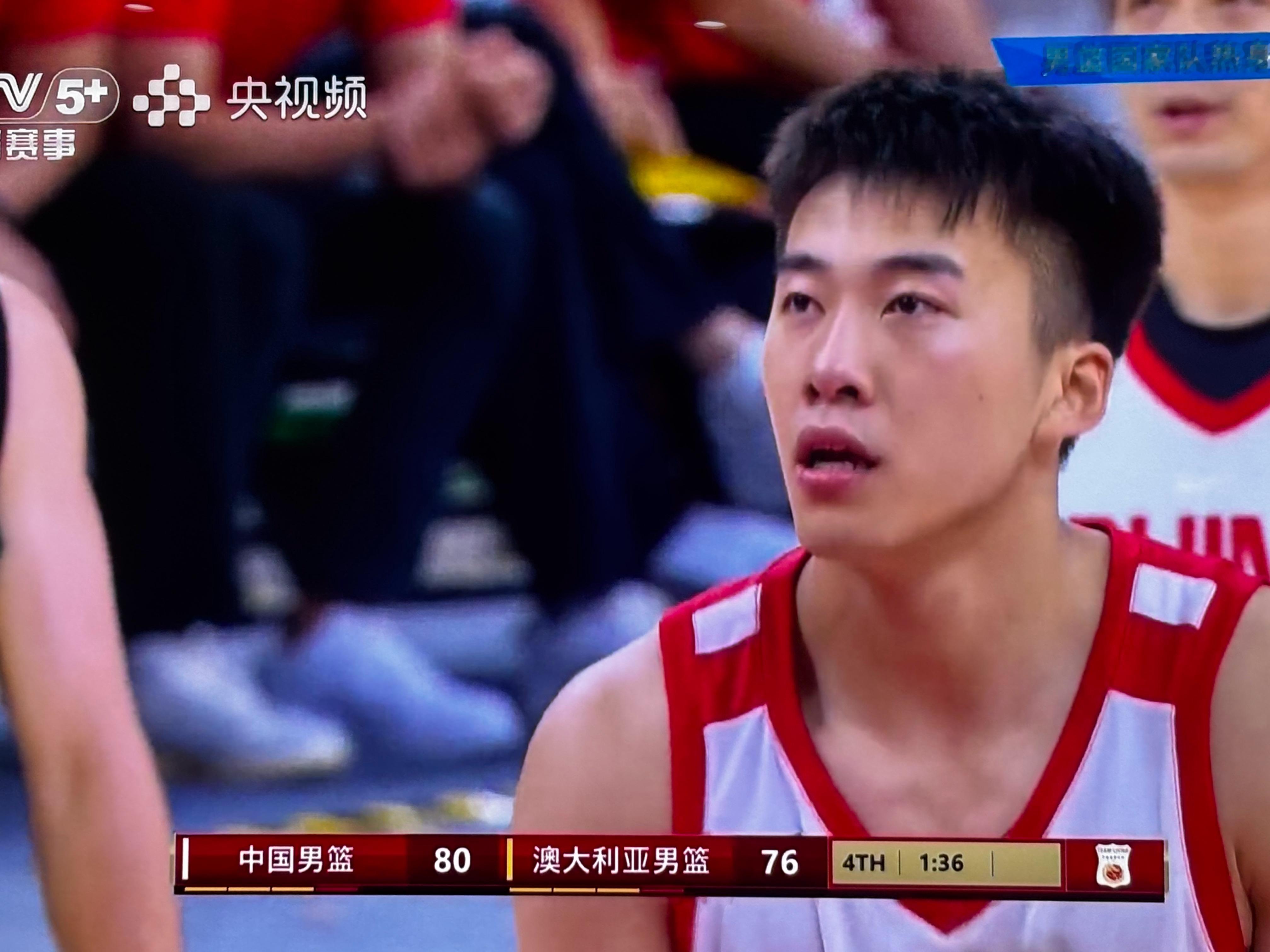 中国男篮vs澳大利亚男篮王俊杰才是中国男篮的未来！作为2005年出生的他，虽然年