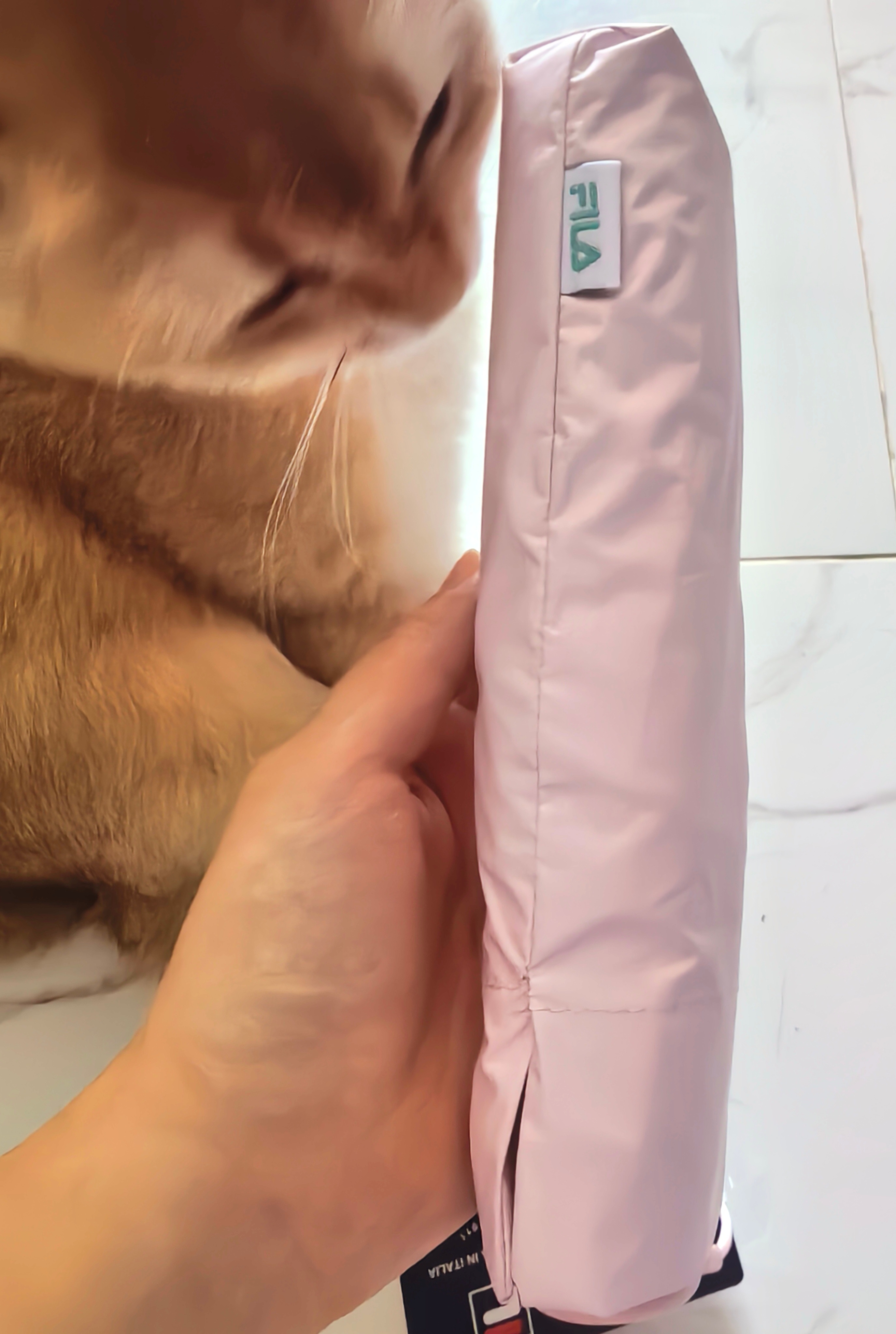 易烊千玺易烊千玺fila品牌全球代言人 买了把Fila的铅笔伞，真的好小好方便晒