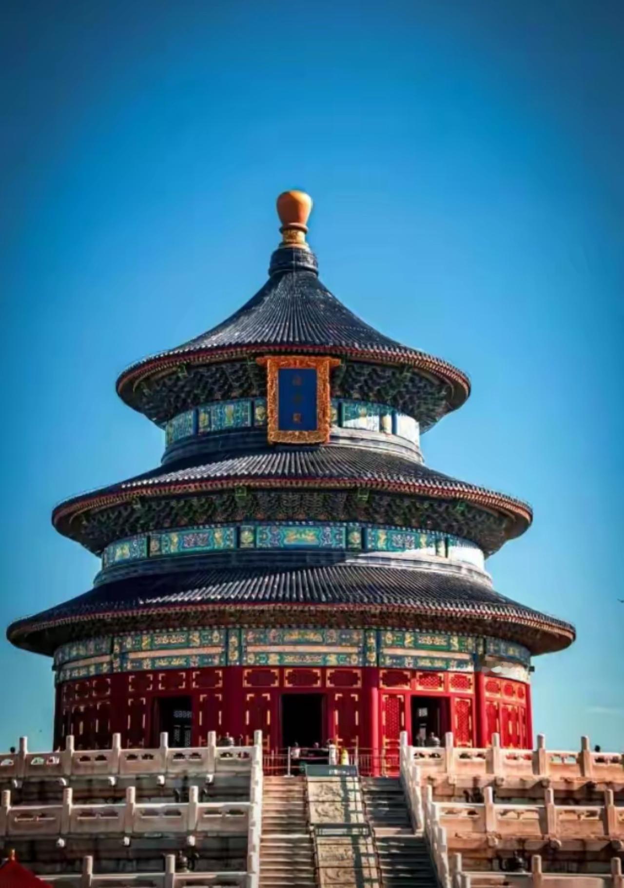 天坛那棵 600 年的柏树，据说基辛格看过后只说了一句话：这东西，我们复制不出来