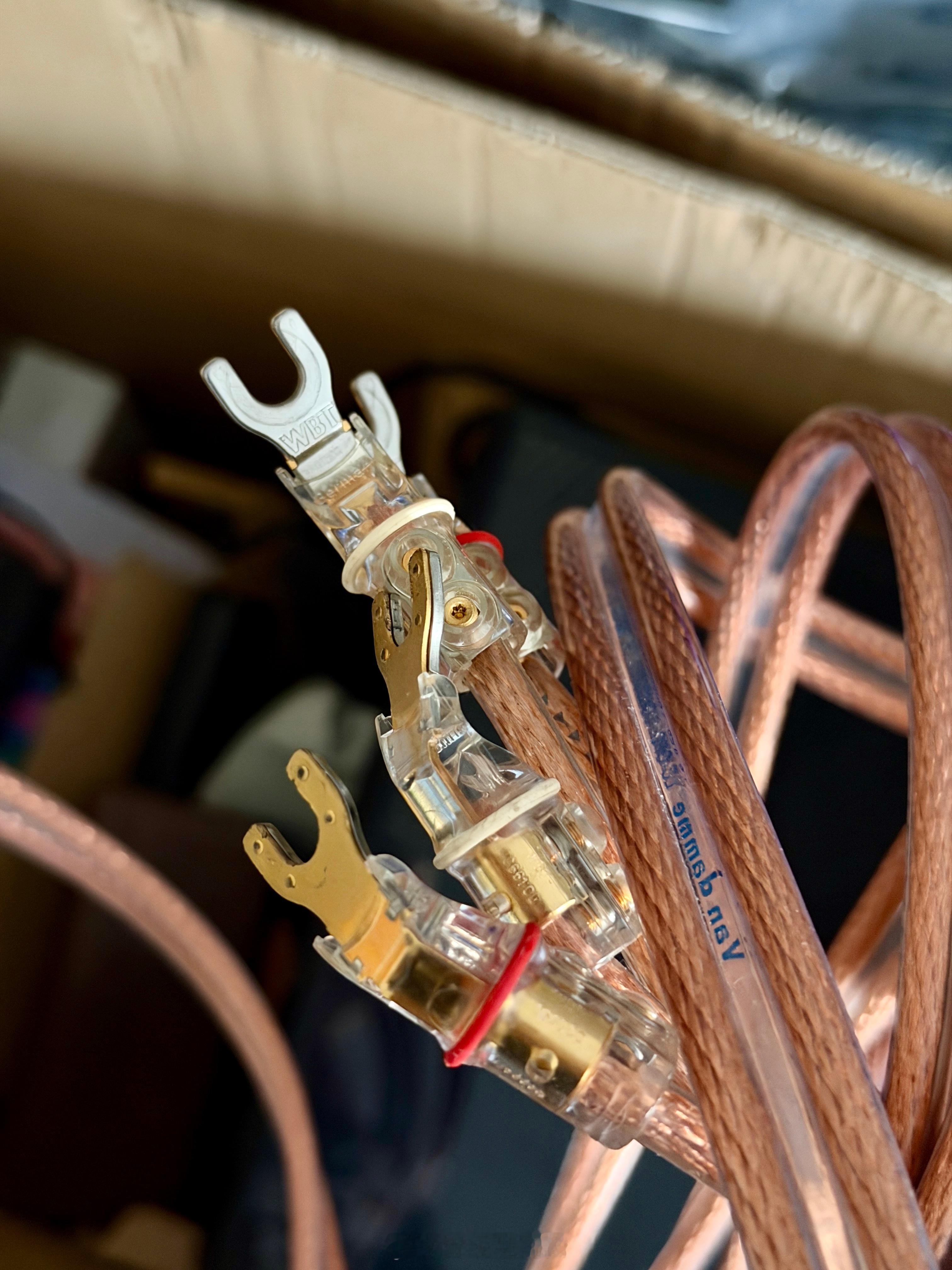 继续向九段的hifi车库 搬运玩具！看我找到了什么好东西，「饭大米」的喇叭线，W