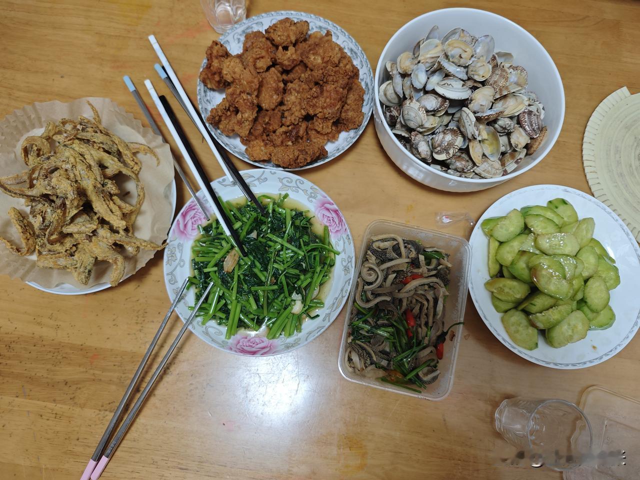 老张如今最放松的事，
就是周六晚上在家整几个小菜，
喝一杯！

别和我说，
喝酒