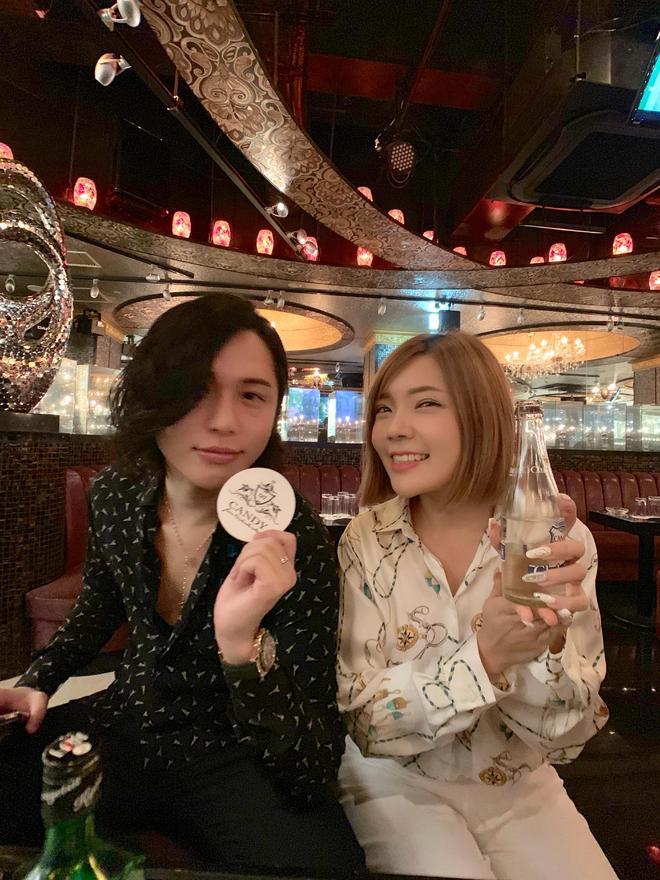 日本有女人为了养牛郎，自己去国外卖淫，成为一种社会现象。其实说起来说去，人类是社