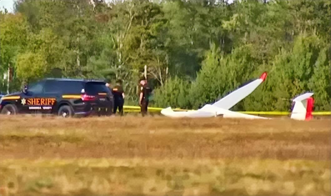 纽约州高空突发意外！两架滑翔机空中相撞，一死一平安令人唏嘘
 
当地时间18日，