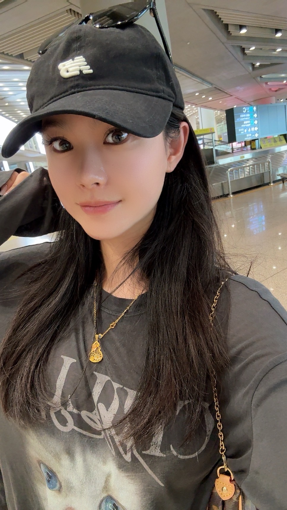 闪现💨💨💨北京！我看这天，感觉我明天也拍摄不了啦今晚吃烤鸭🦆  ​​​