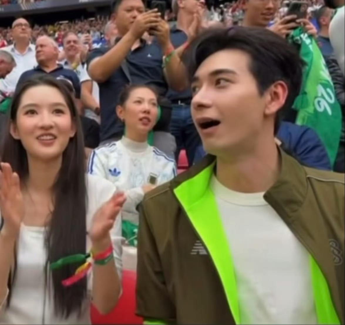 陈星旭王玉雯一起去看欧冠了😆哈哈哈哈 