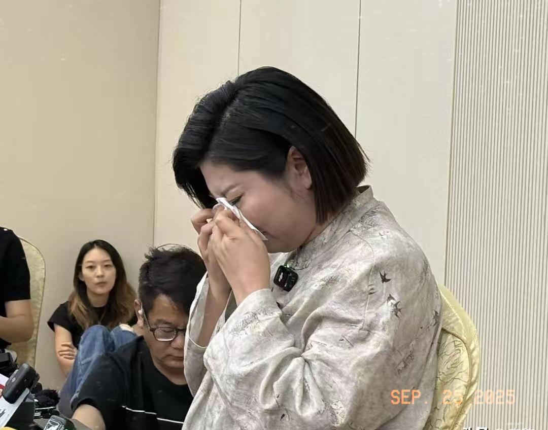 王暖暖哭到一天没吃饭：只想离个婚，怎么比从悬崖爬上来还难？
 
被推下34米悬崖