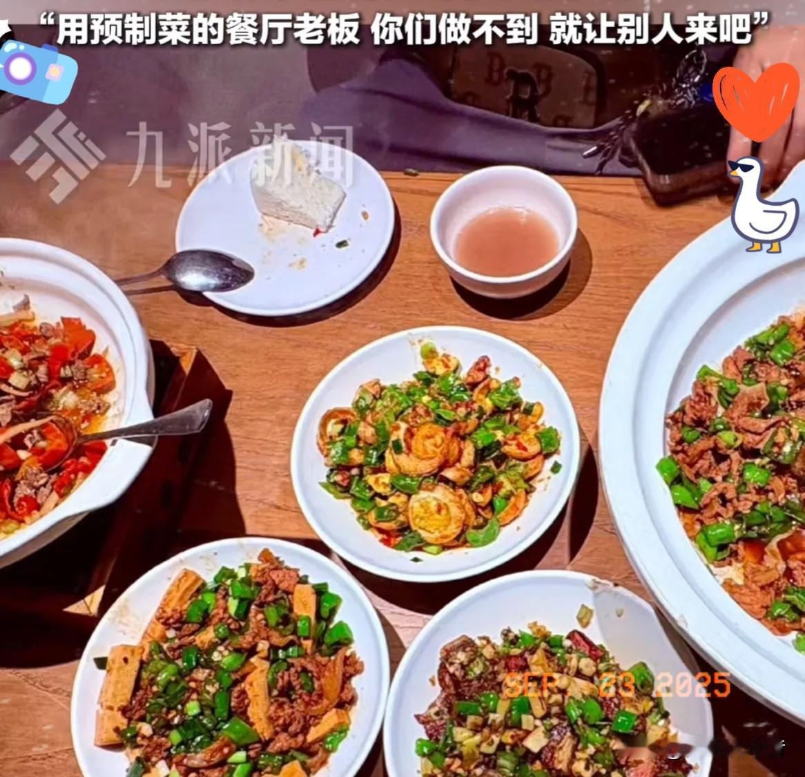 这下好了，不仅上海人知道

就连全国人民都知道了。

罗永浩现身上海一家商场里吃