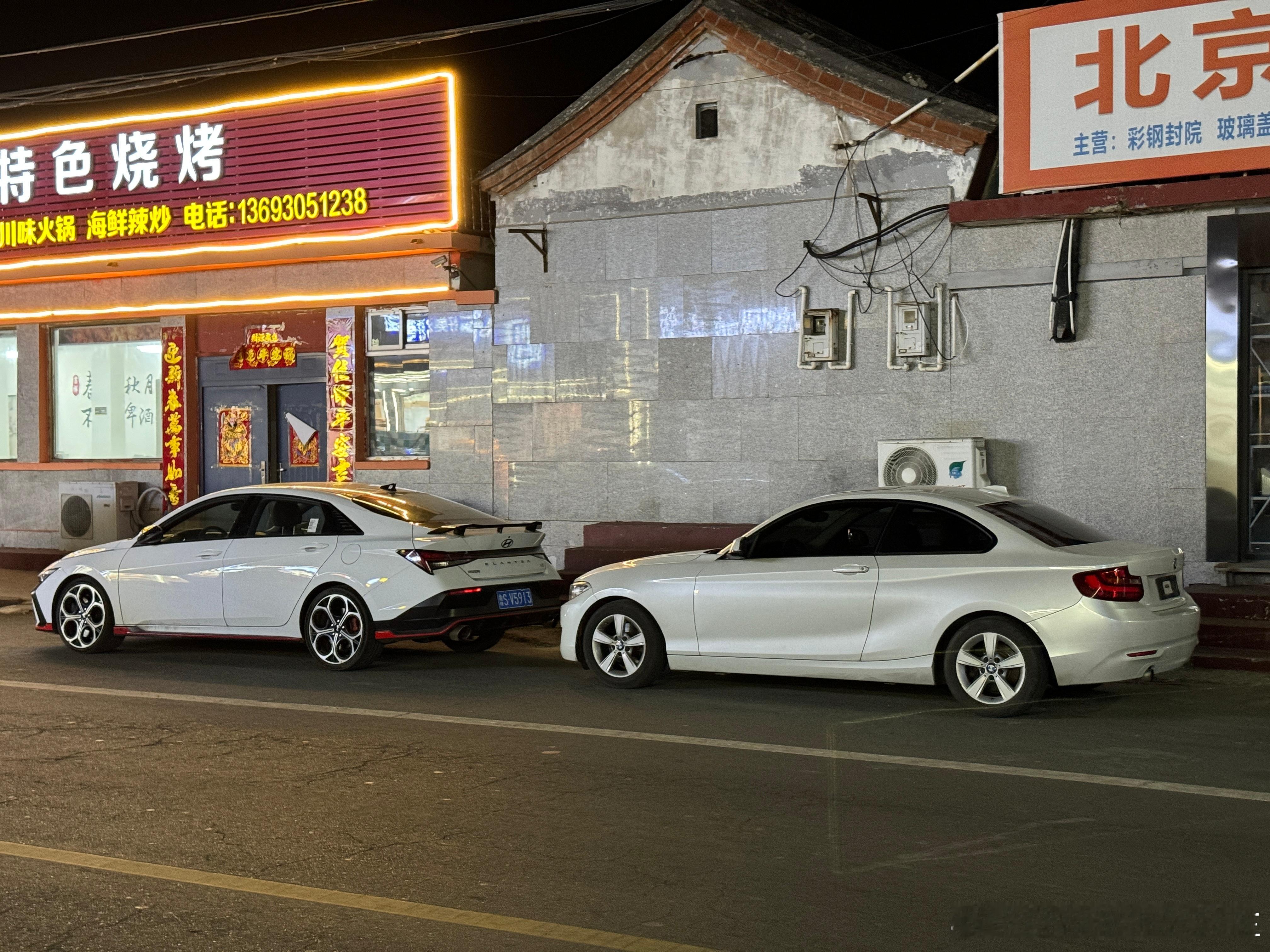 熊买新车了，请他吃饭，这车帅么  ​​​