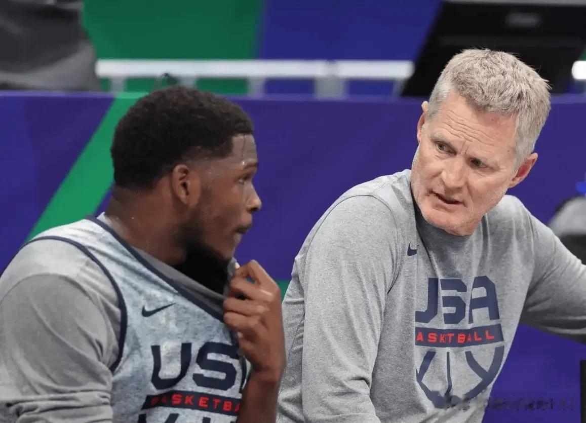 随着8月25号的到来，NBA和中国男篮一夜传出2个好玩的笑话！

1，美国队现老