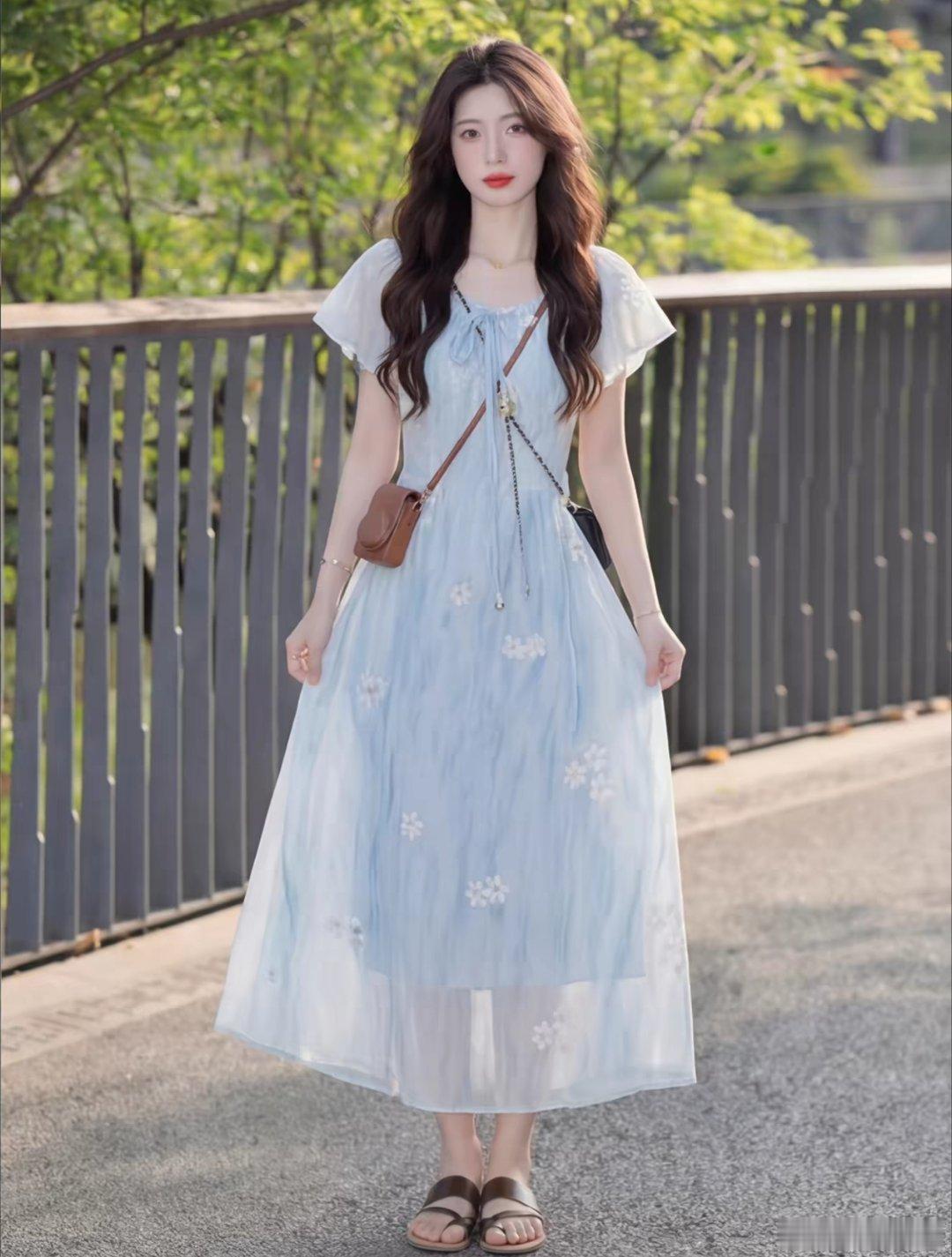 现在某宝买衣服全是AI图，想找个上身效果的图都看不见，男装还是好点，女装一堆AI