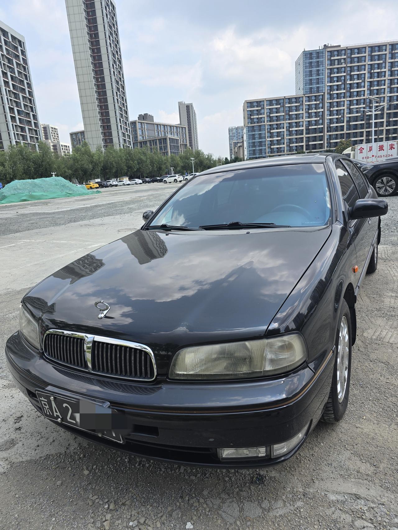 本质上就是日产风度的换壳车,悬挂的黑牌也是特殊时期的产物了。【来自懂车帝车友圈】
