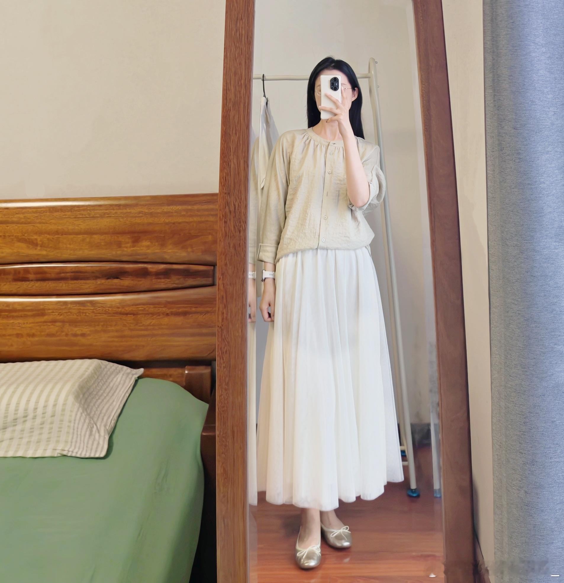 ootd|终于把蜜瓜绿干丝衬衣和白色仙仙纱裙配齐啦～～之前还担心裙子会不会太蓬不