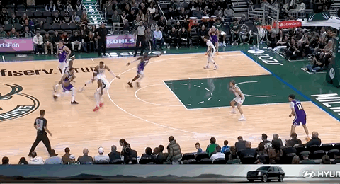 艾顿连续2个暴扣，湖人重新领先22分！