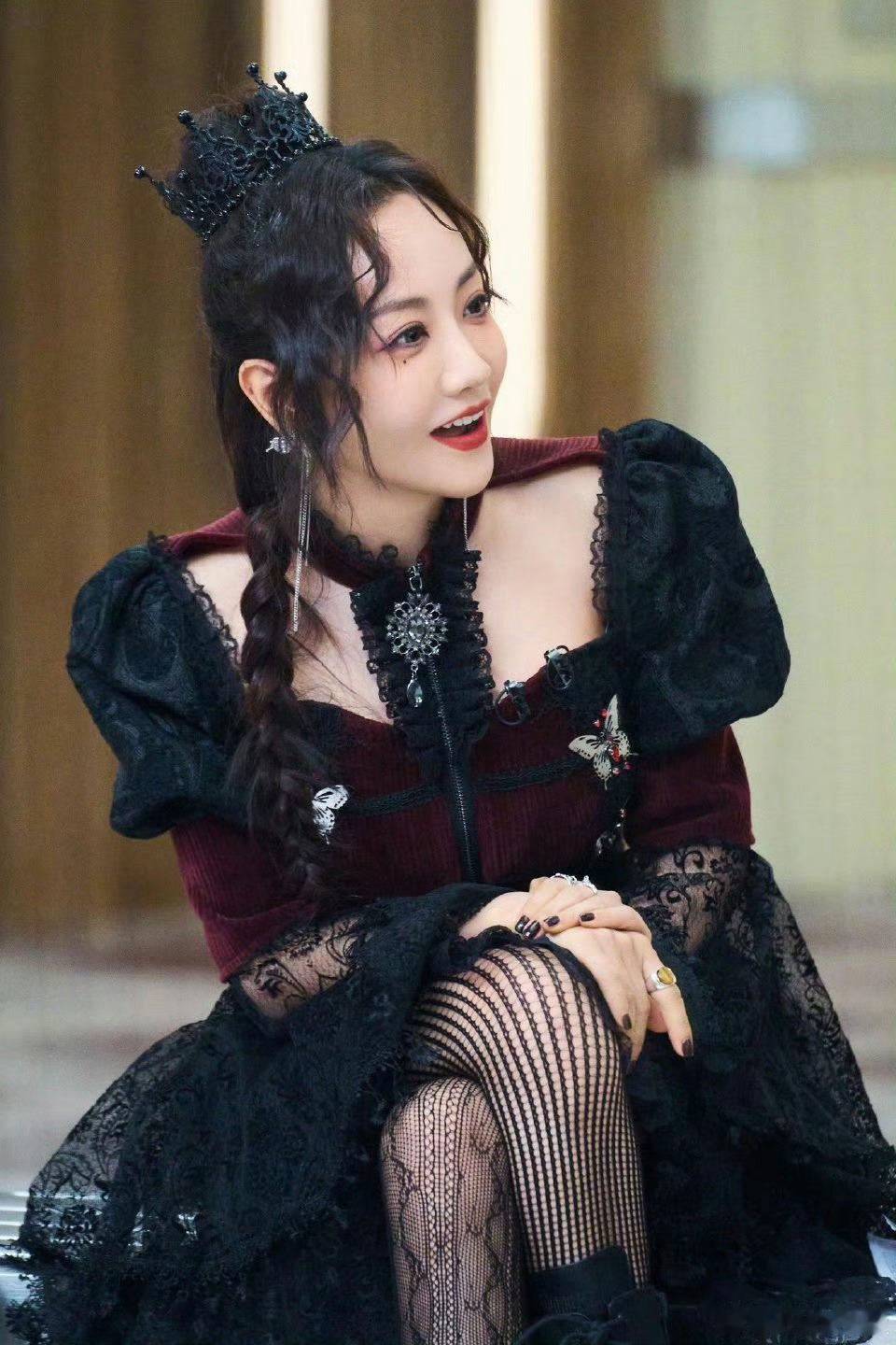 杨蓉好权威的美貌大侦探杨蓉黑蝴蝶公主裙美到我瞳孔地震[哇]从童话里走出来的精灵～