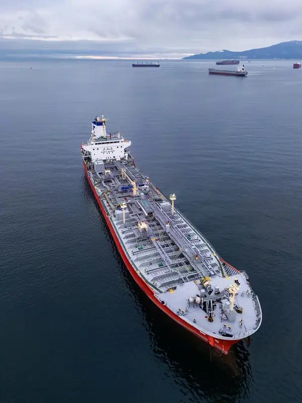 3月26日，路透社依据市场数据测算得出，受乌克兰无人机袭击、一条主要输油管道遭遇