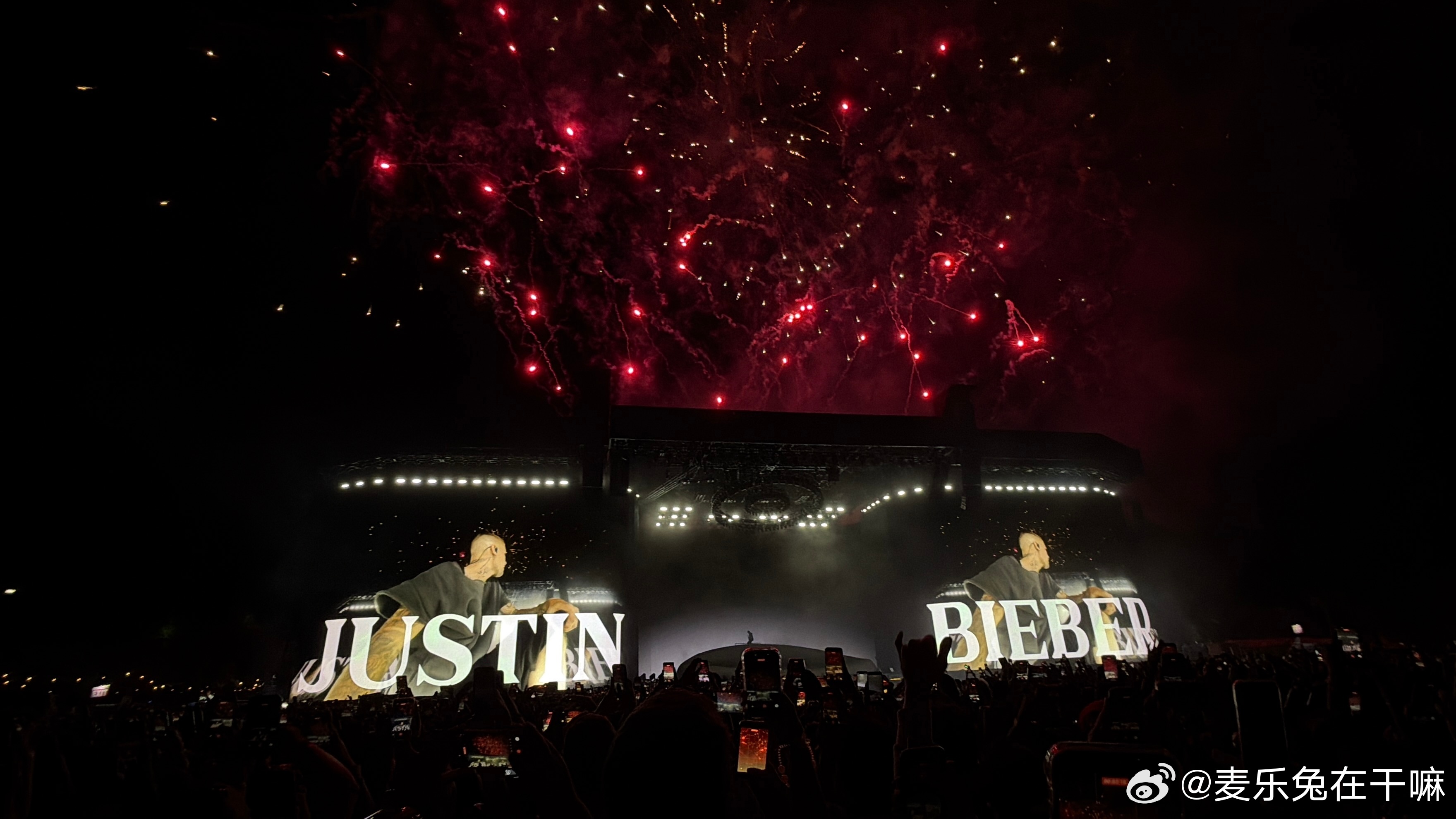 陪lxy去看Justin听到了好多好多老歌还有现场版daisies真是一位伟大的