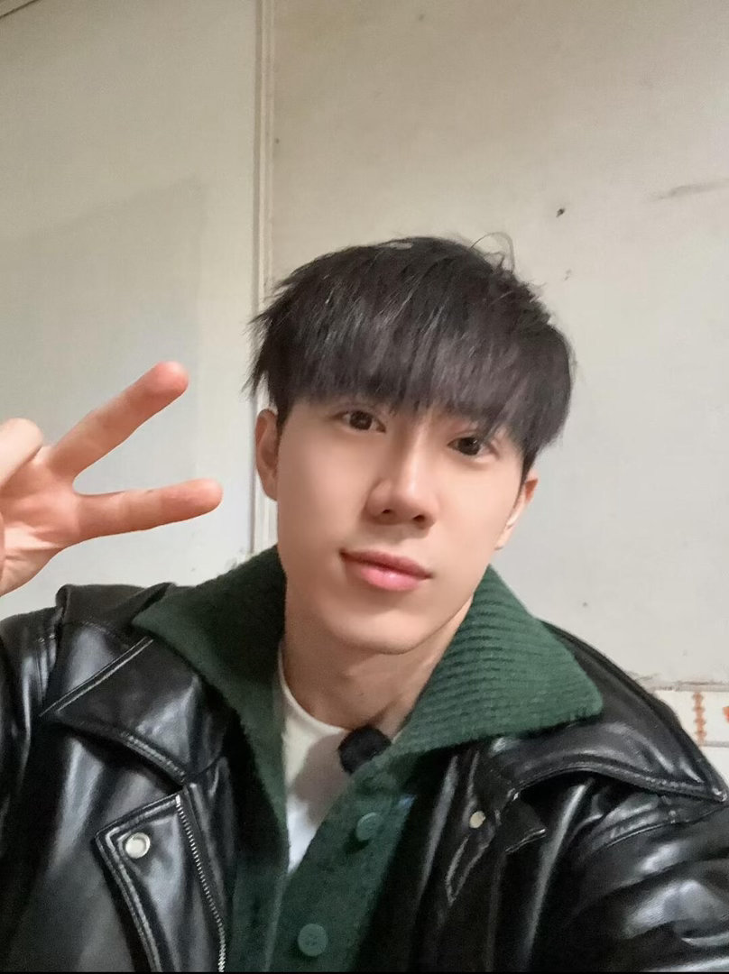 谁还没被鹭卓卓沅可爱到 鹭卓做动作：认真。卓沅做动作：更认真。但认真中带着那种“