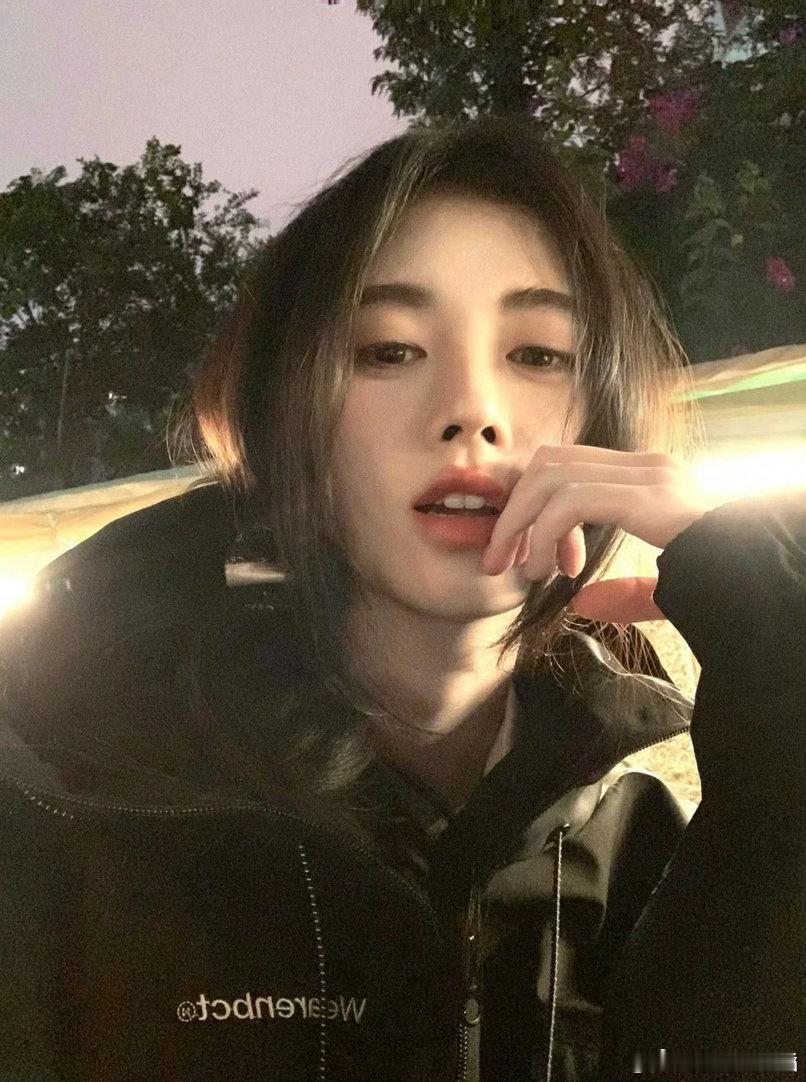 鞠婧祎来战 jjy鞠婧祎阿黛 你的出现弥补了四叶草不是随处可见.