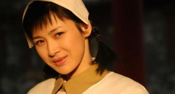 2011年身家50亿的温州首富周旭辉，瞒着原配，看上了“李云龙”饰演者的老婆童蕾