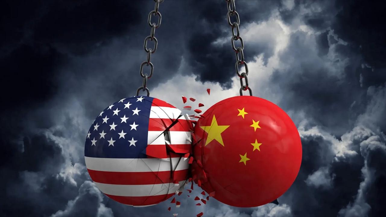 中美之间，已经没有回头路了。美国手里的绳子，已经勒住中国经济的咽喉；而中国手里的