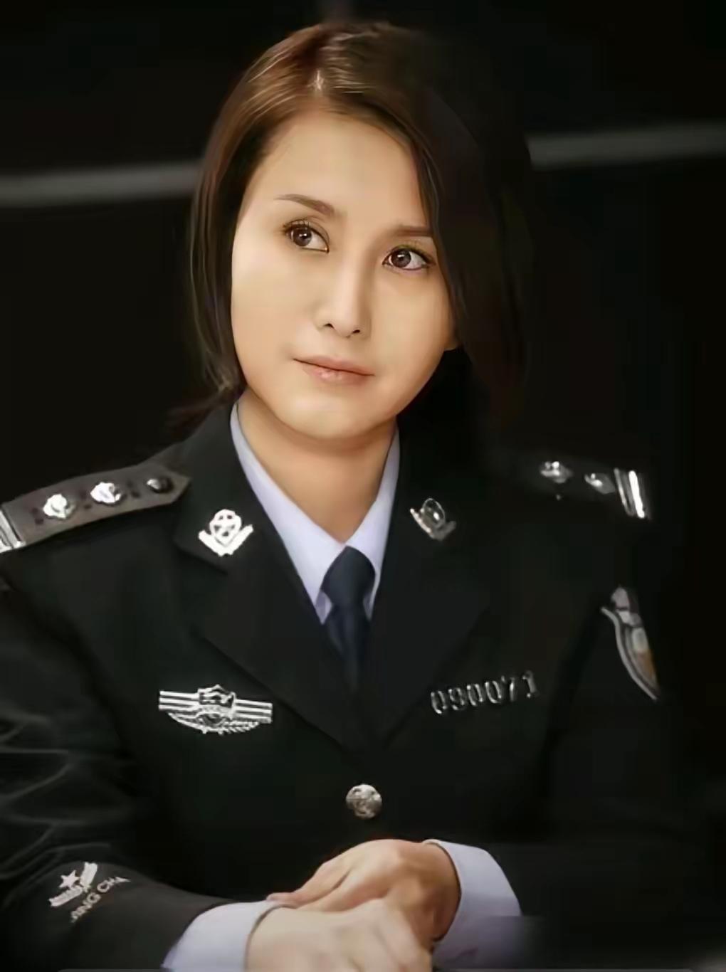 不得不说原来《重案六组》中季洁的形象已经深入人心了。现在再来翻拍这部经典剧，就是