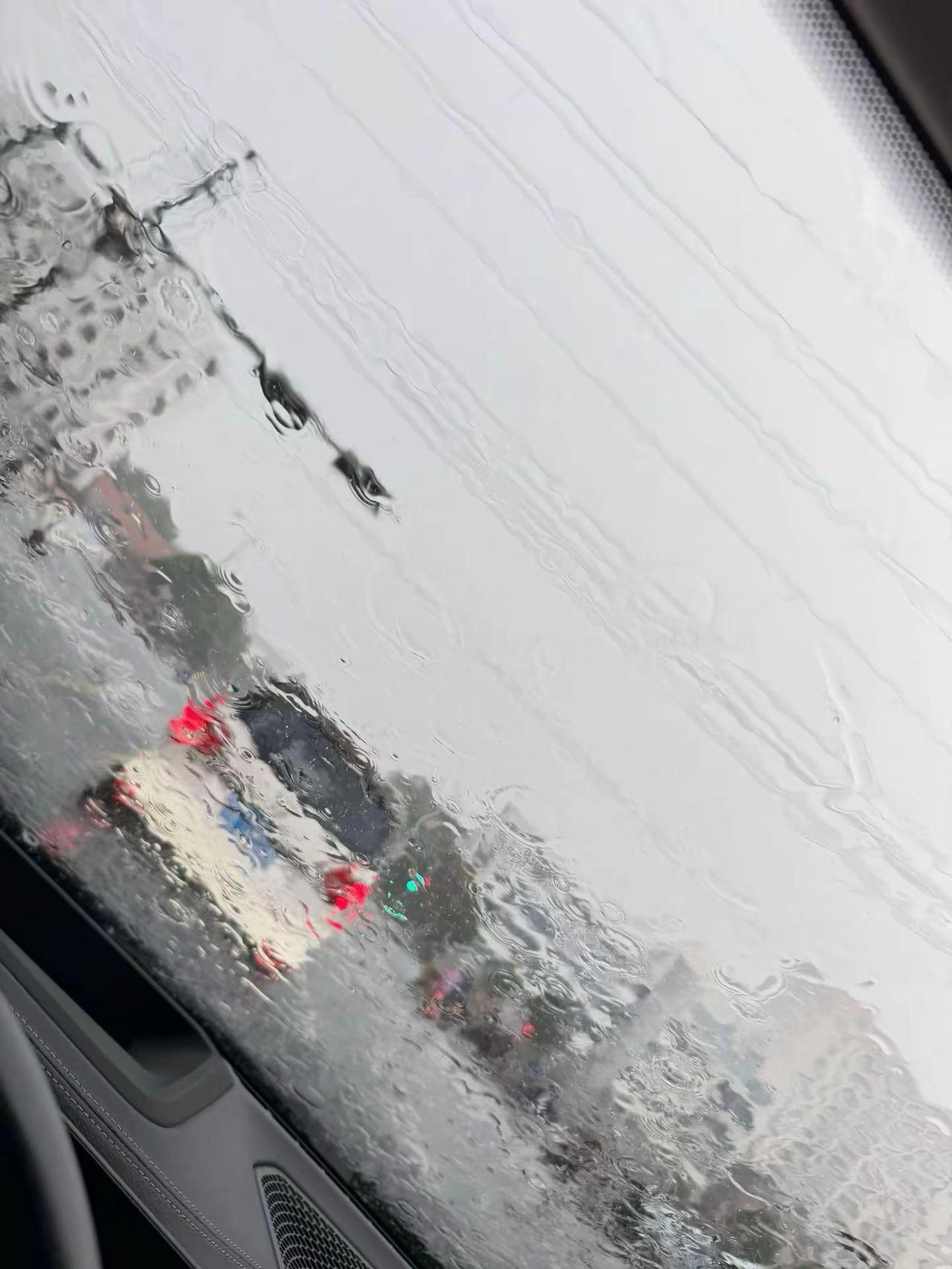 别下雨了，我的车会漏雨。再下，我也要被淹了广西暴雨 钦州暴雨
