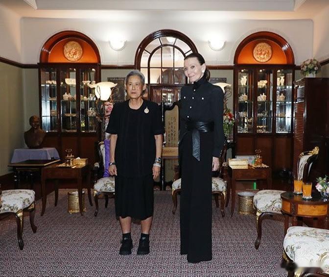 泰国王室 🇹🇭列支敦士登王室 🇱🇮11月29日，诗琳通公主会见前来给她母