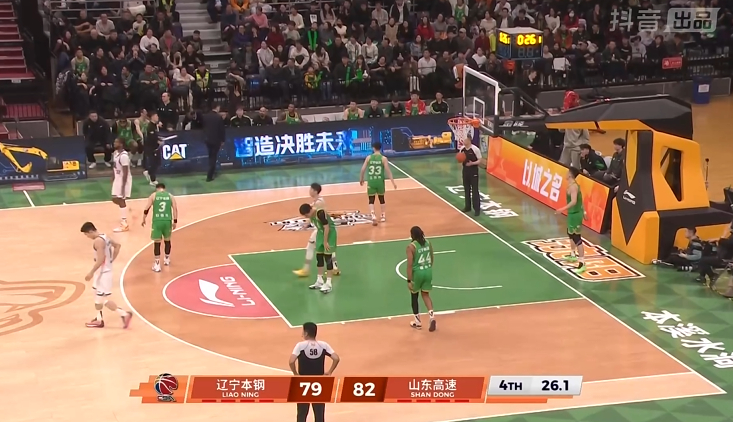 山东后卫线这两分钟的各种操作真是史诗级的差劲。。。。。辽宁男篮vs山东男篮