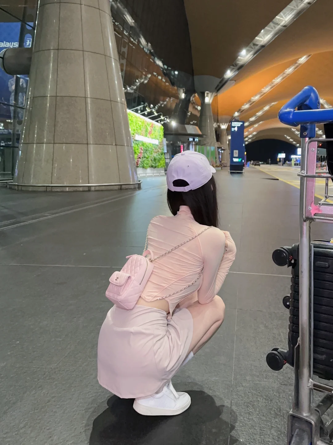 看背影是个少女
