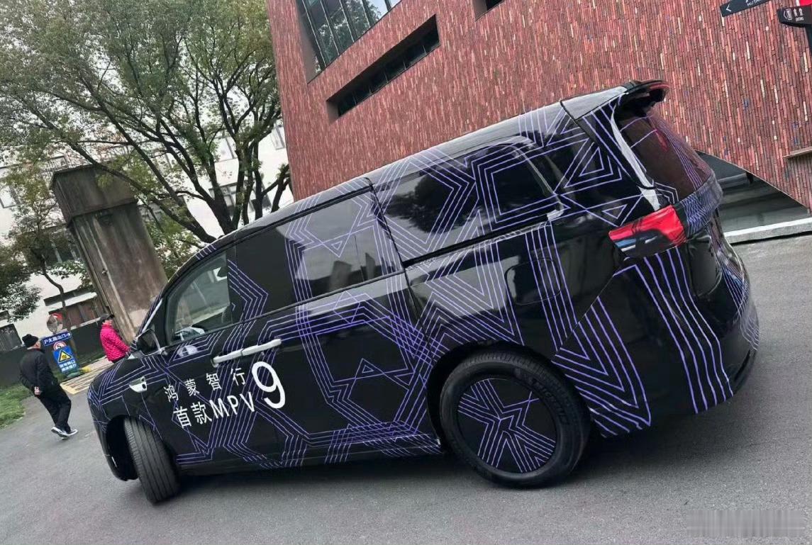 鸿蒙首款9系MPV，竞品对手会是谁？明年这个市场也要热闹了……新能源汽车﻿