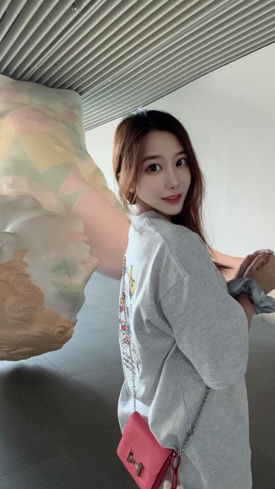 带修勾和labubu 来美术馆陶冶性情