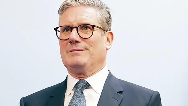 英国首相斯塔默辞职。
 英国首相斯塔默正式宣布辞职了，说实在的，一点也不意外，早
