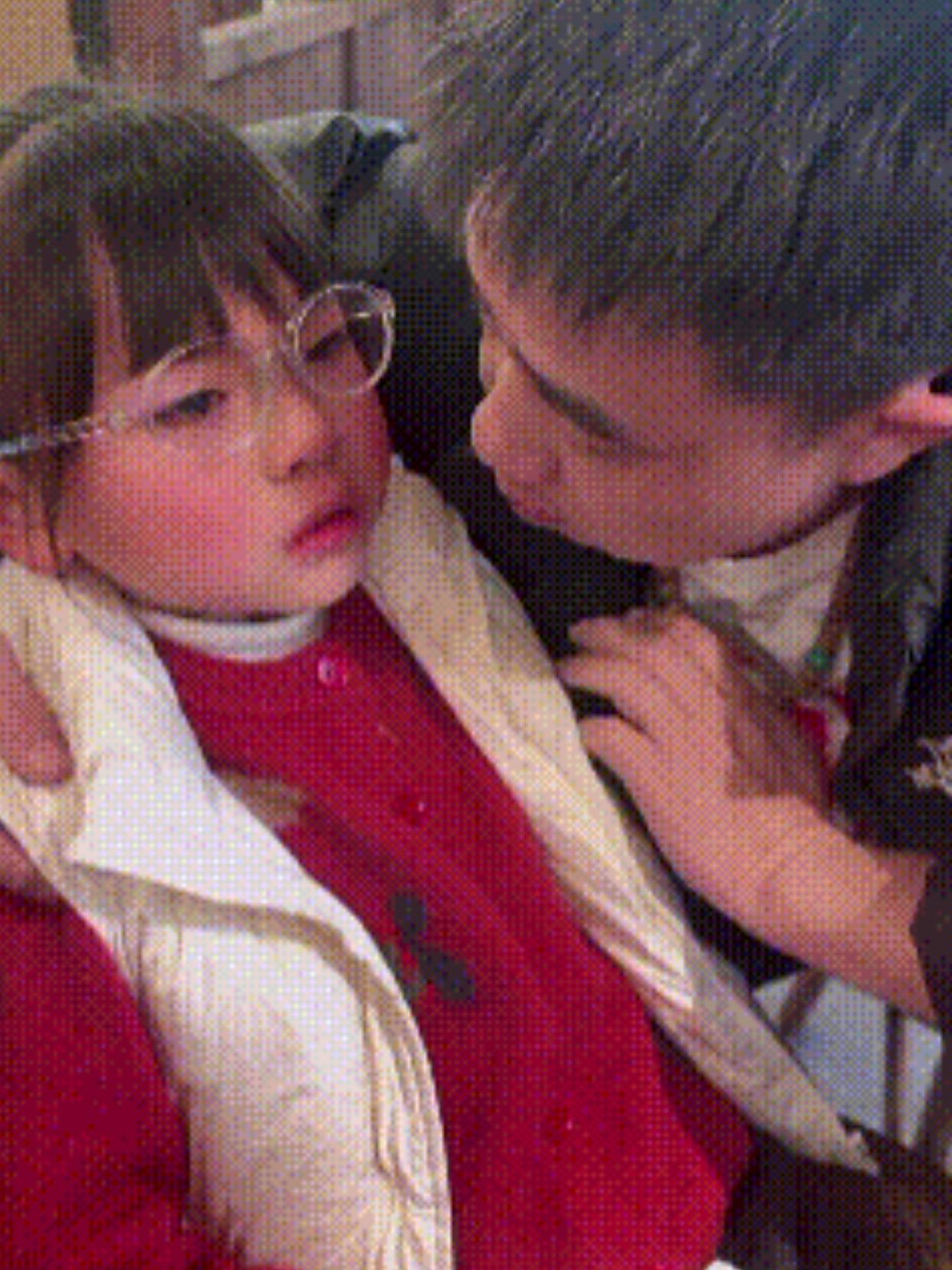 湖南九哥刚结束直播，女儿放学回家就哭得泪流满面，一问才知道有人骂妈妈是“傻子”，