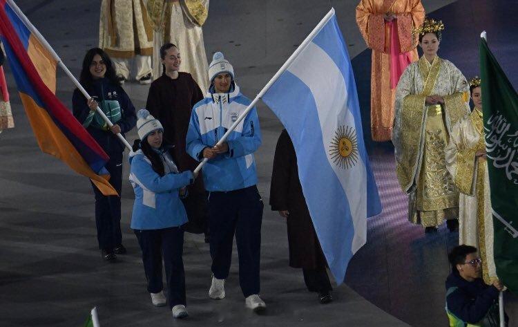 matemia ▶️在旗手弗朗哥·达尔·法拉和维罗妮卡·拉文纳的带领下，阿根廷奥