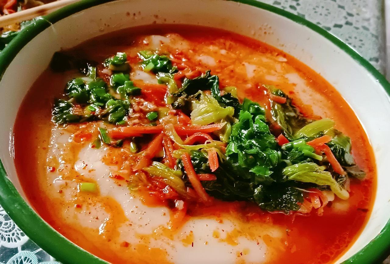 天冷了，吃一碗热呼呼的搅团。