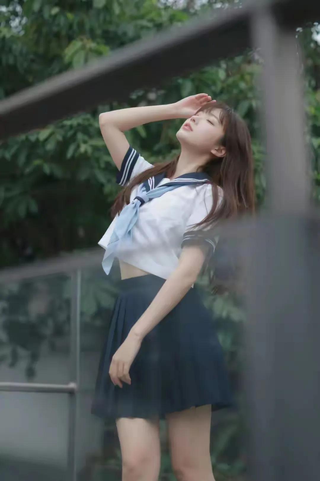 哎，像这么漂亮的女人，为什么还找不到对象。