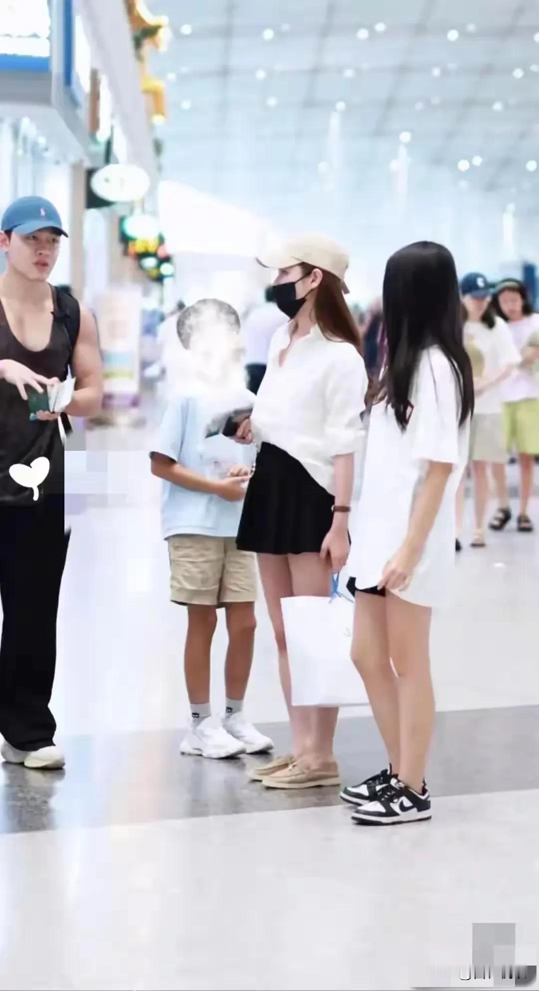 已经有两个宝贝的
马筱梅彻底放飞自我

告诉大家说她不舒服
但汪小菲忙着养家
