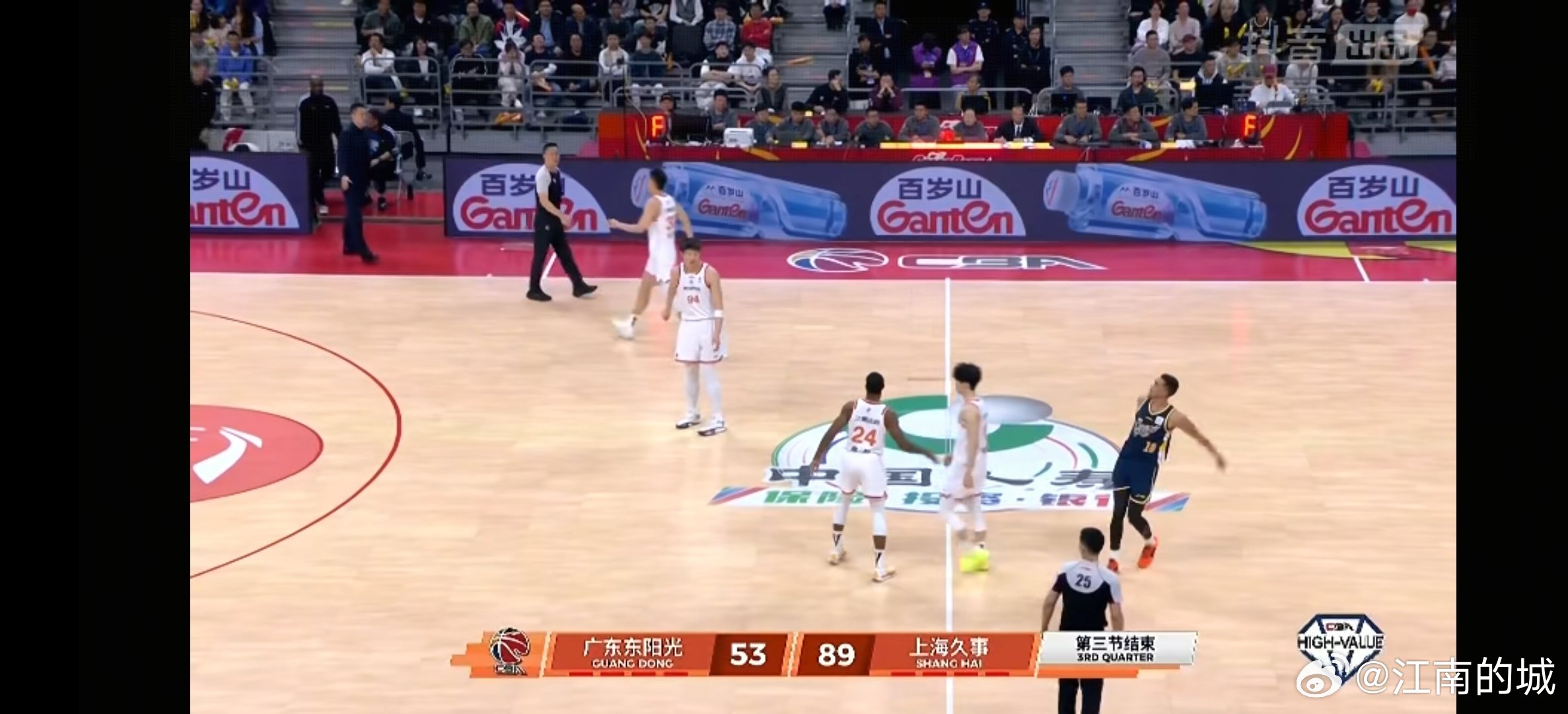 第三节结束，上海久事在客场状态极佳，89-53暂时领先广东东阳光。广东男篮vs上