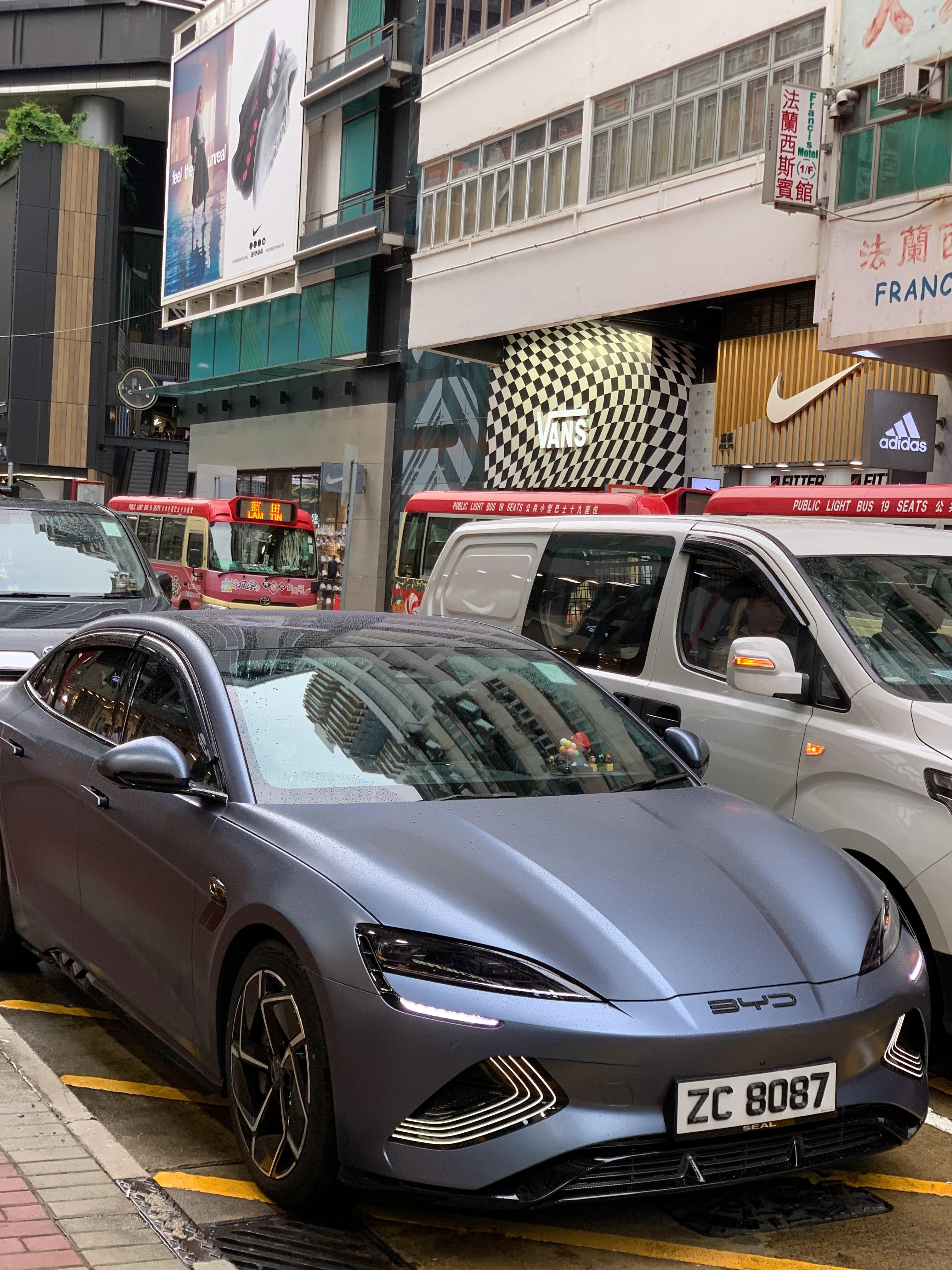 香港的比亚迪怎么看起来略显高级，是因为白色车牌的原因吗？官方通报深圳比亚迪火灾