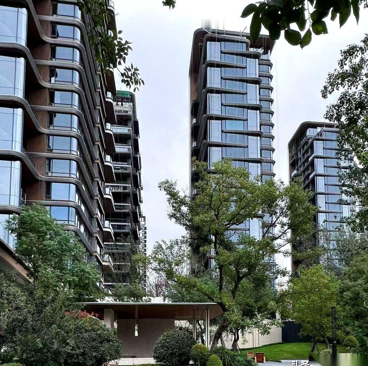 西安二手房挂牌量直逼16万套，朋友南郊一套110平的房子，竟然一个月就利索出手了