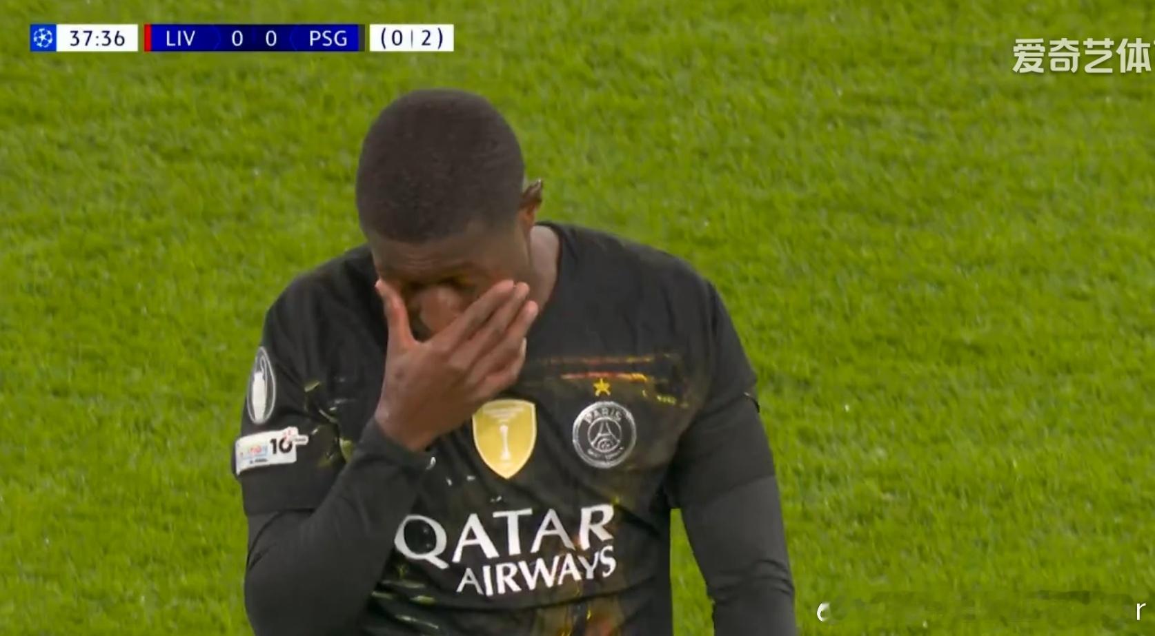 我天 门德斯也因伤下场了 对双方来说都是很惨烈的比赛啊……不过对卧铺来说这绝对是