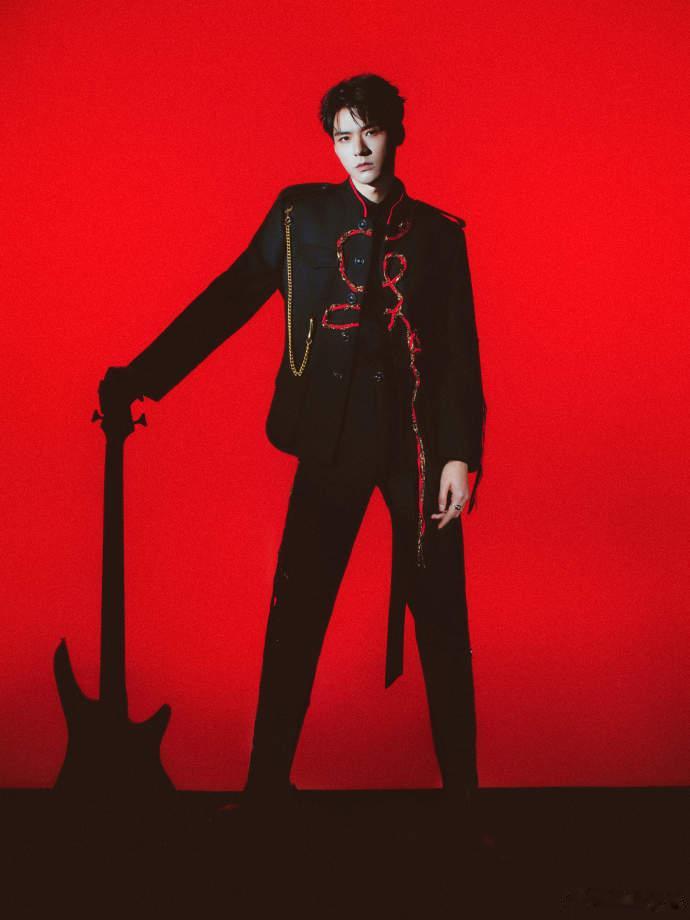 龚俊一个舞台集齐三个反骨仔 跨年狂欢夜被龚俊狠狠拿捏！两首金曲切换自如，沉香的深