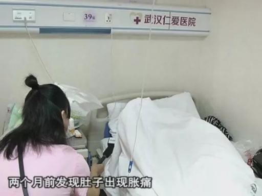 她不洗内裤！

湖北武汉23岁独自在外打工的芳芳，能懒到一条内裤连续穿满三十天不