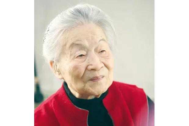 最近在读杨绛先生的《我们仨》。我很纳闷一点：杨绛在她86岁那年，女儿钱媛去世（5