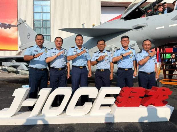 【首次打入东南亚市场！歼-10CE大受欢迎】
 
印尼确认采购42架歼-10CE