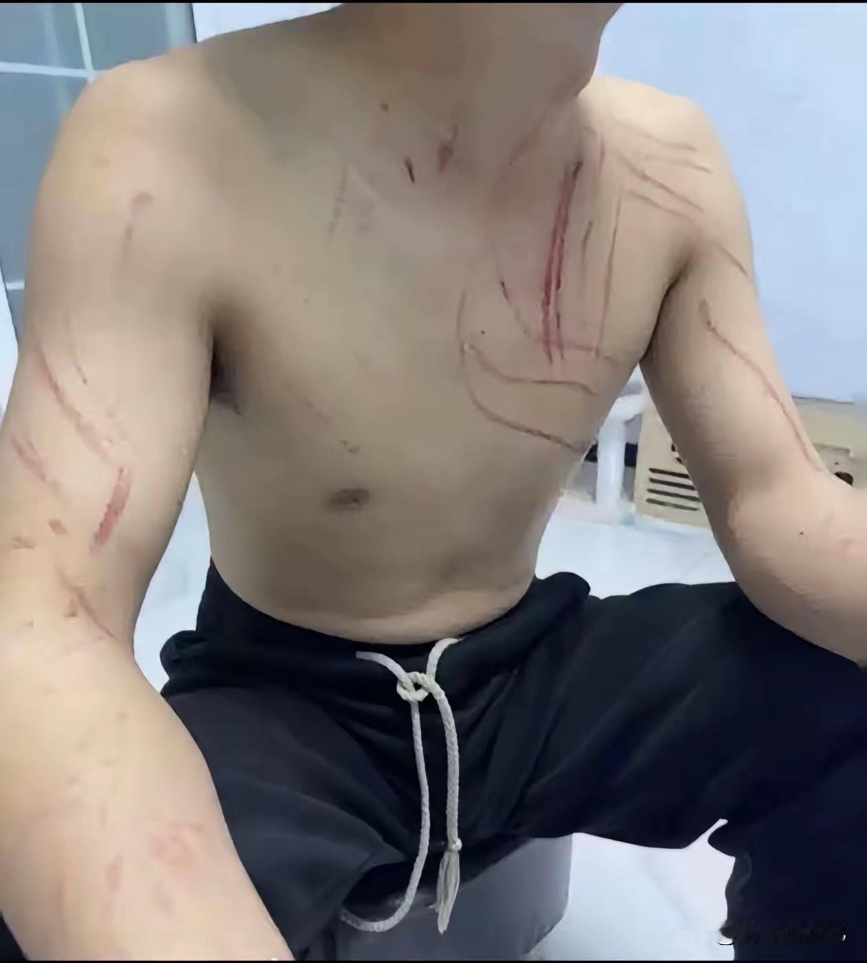 两口子，有什么事不能好好沟通啊